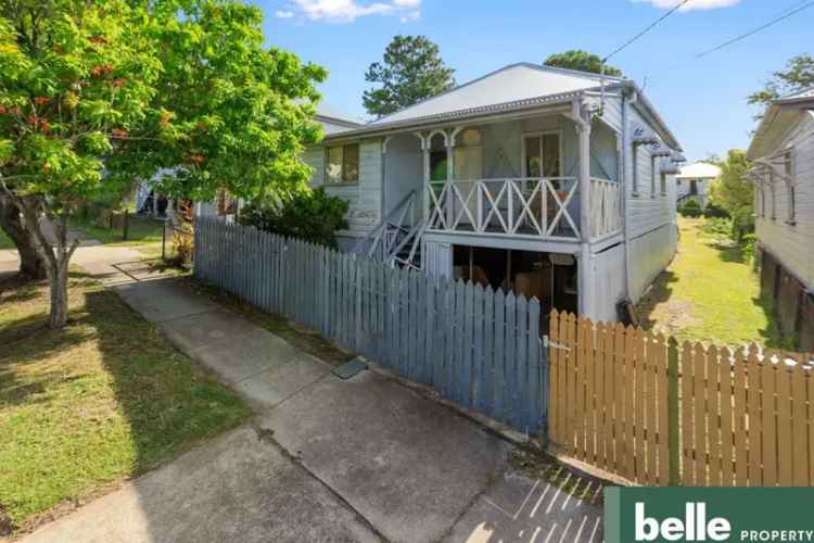 Queensland Cottage Near Gabba with Private Yard