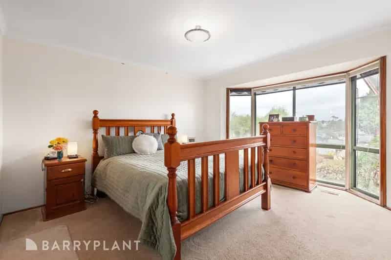 FAMILY COMFORT IN A QUIET COURT LOCATION