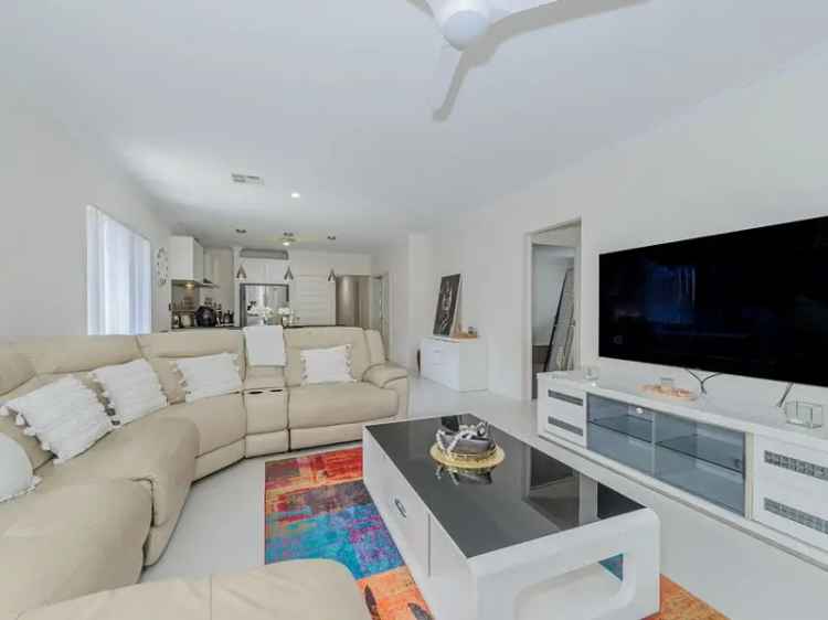 Harrisdale Family Home - 4 Bed 2 Bath Theatre Room Gourmet Kitchen