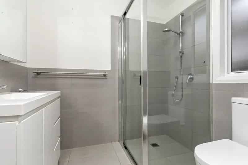 Lease Garden Flat in Mona Vale with Two Bedrooms and Sunny Decks