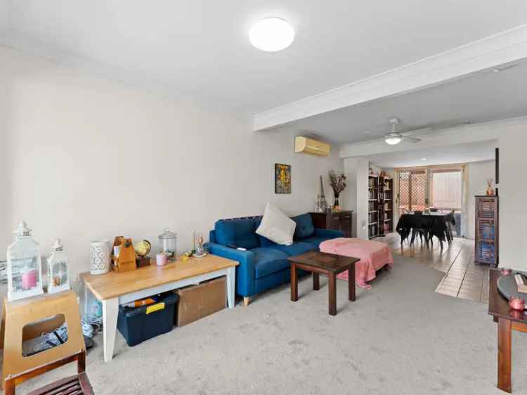 One of the BEST 3-Bedroom Townhouses in the Prime Location of Calamvale !