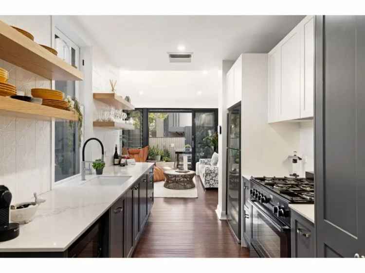 3 Month Lease - Luxurious Fully Furnished 3-Bedroom Terrace On Popular Darby Street