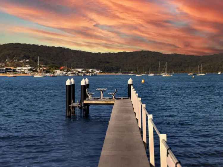 Renovated buy waterfront house Wagstaffe with new jetty and mooring