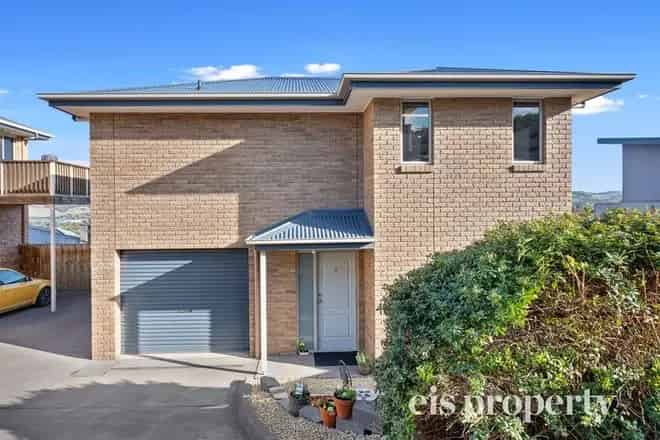 House For Sale , 77, Oakdowns Parade, Hobart, Tasmania