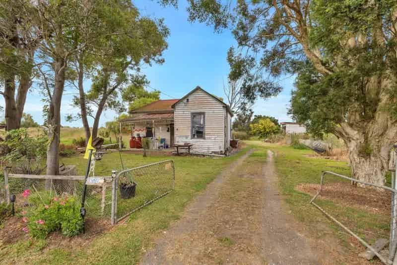 Buy House Paradise 20 Acres with 2 Titles Near Garfield and Bunyip