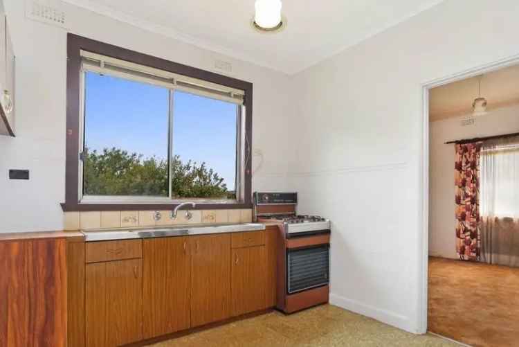 Bright and Spacious 3-Bedroom Home in Pascoe Vale