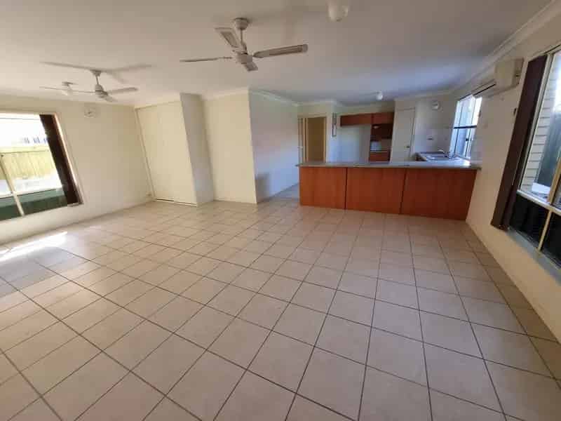 9 Plume Street, Redcliffe QLD 4020 - House For Lease