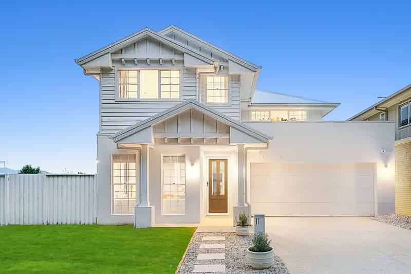 Modern Luxury Home, Perfectly Designed for Entertaining and Elegance!