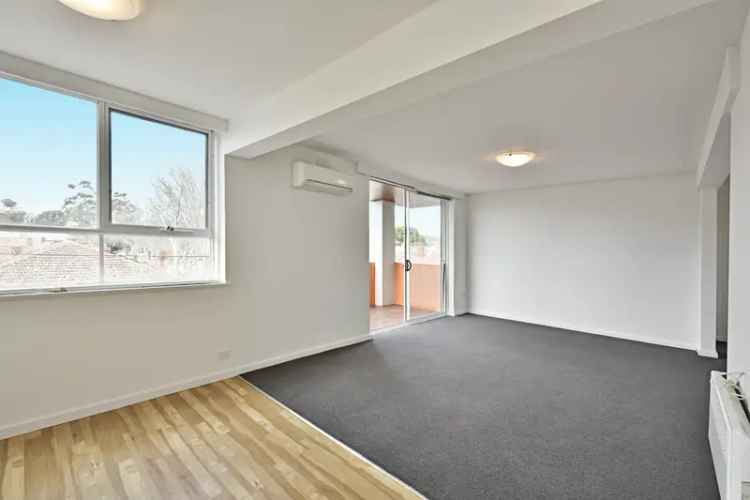 2 Bedroom Furnished Apartment Melbourne 228m2