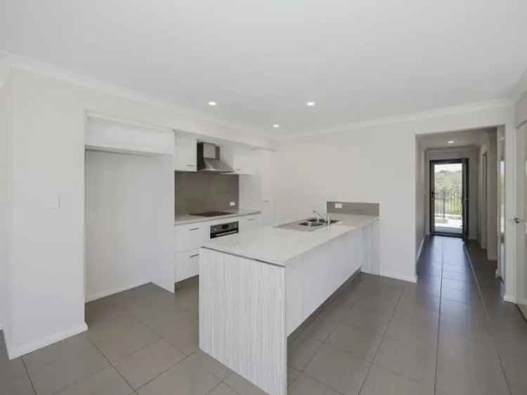 Modern 3x2 Home Near Parklands and Shopping