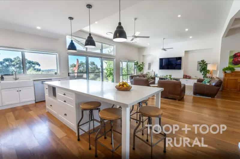 Buy rural property in Clare Valley with luxurious features