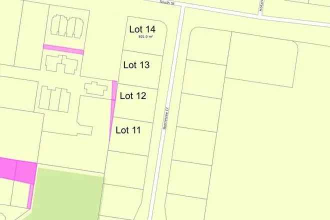 Multiple Lots For Sale in Quiet Cul-de-sac