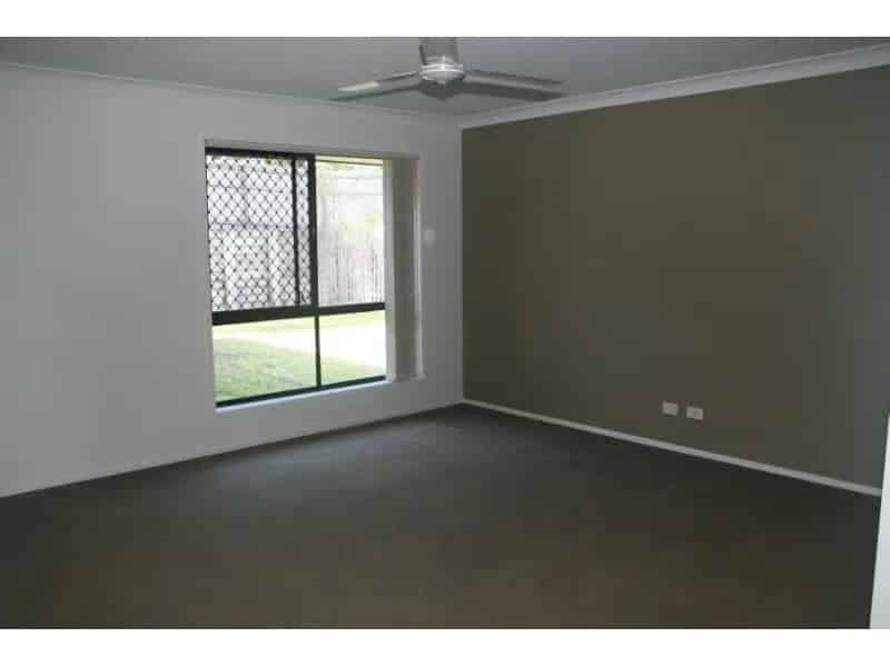 Real Estate For Lease - 10 Cedarwood Street - Berrinba , QLD