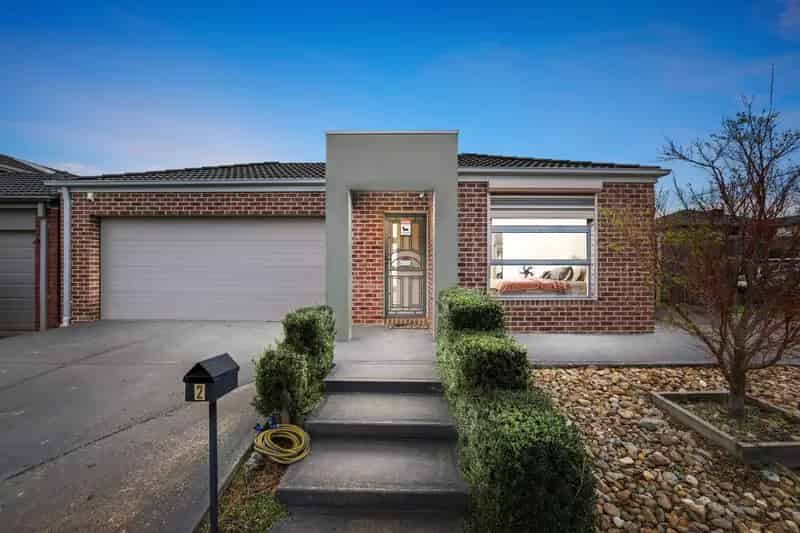 Stunning 4 Bedroom Family Home for Rent in Fraser Rise with Modern Features