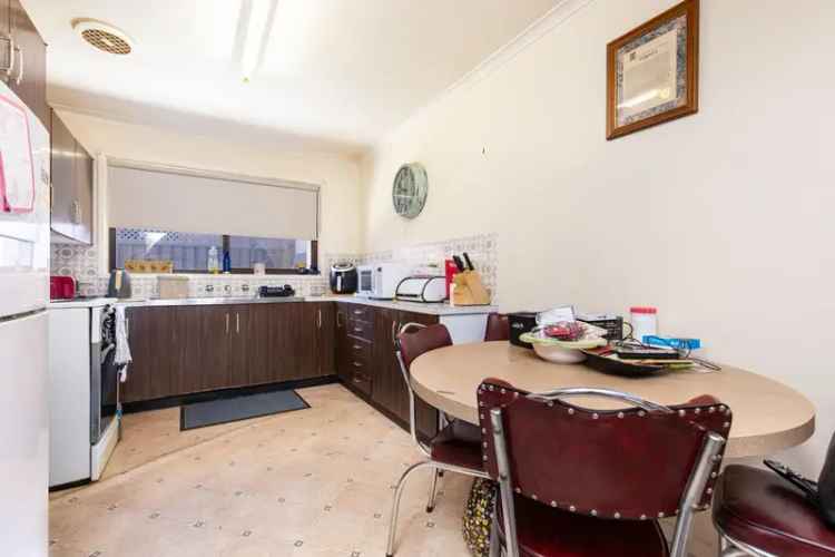 NEAT UNIT, GREAT LOCATION