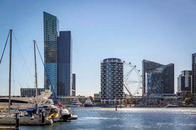 3 rooms apartment of 330 m² in Melbourne