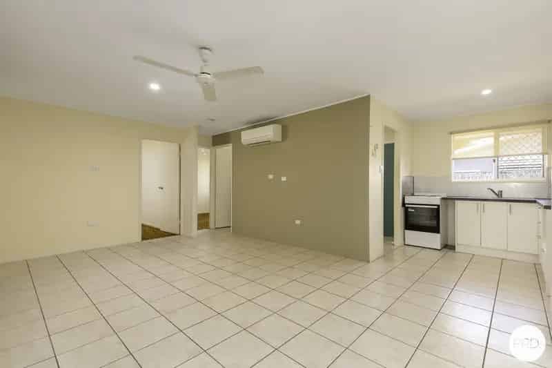 Investor says sell! Block of units low maintenance ready to go!