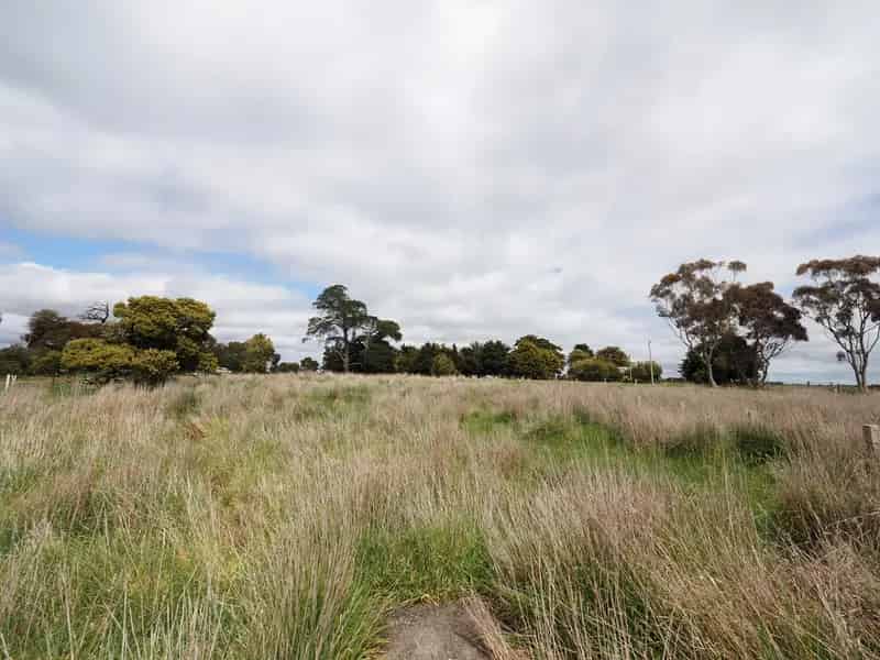 5019M2 (1.24 Acres) A Rare Find In Mena Park