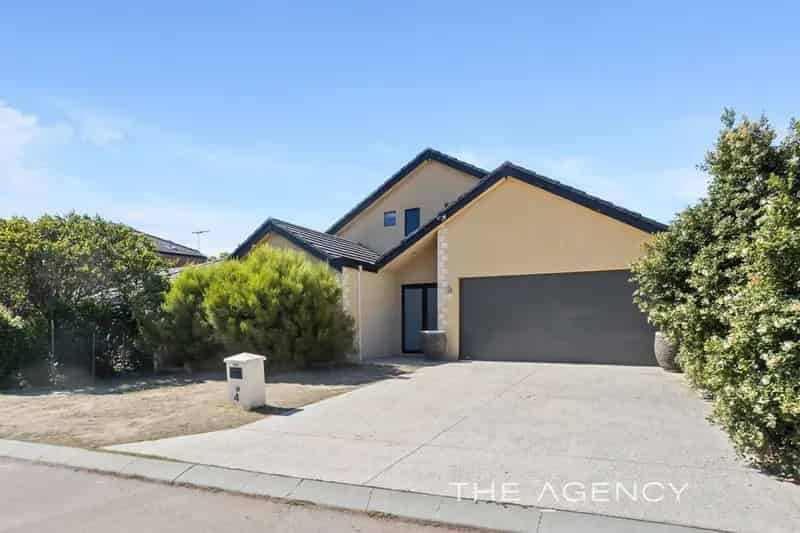 House For Sale - 4 Balliol Elbow, Kinross WA 6028