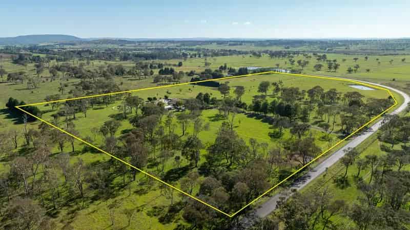 "Gateway" - A Luxurious Rural Retreat Just Minutes from Armidale