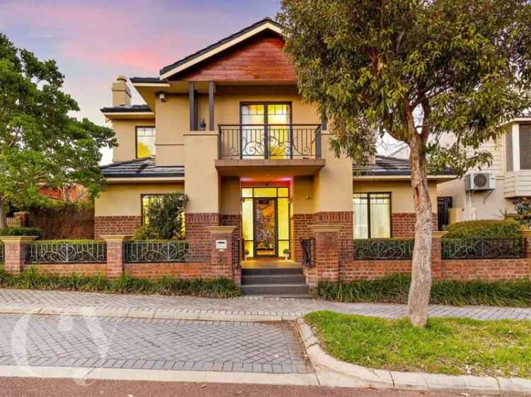 Luxury Joondalup Family Home with Nature Views and Studio Apartment