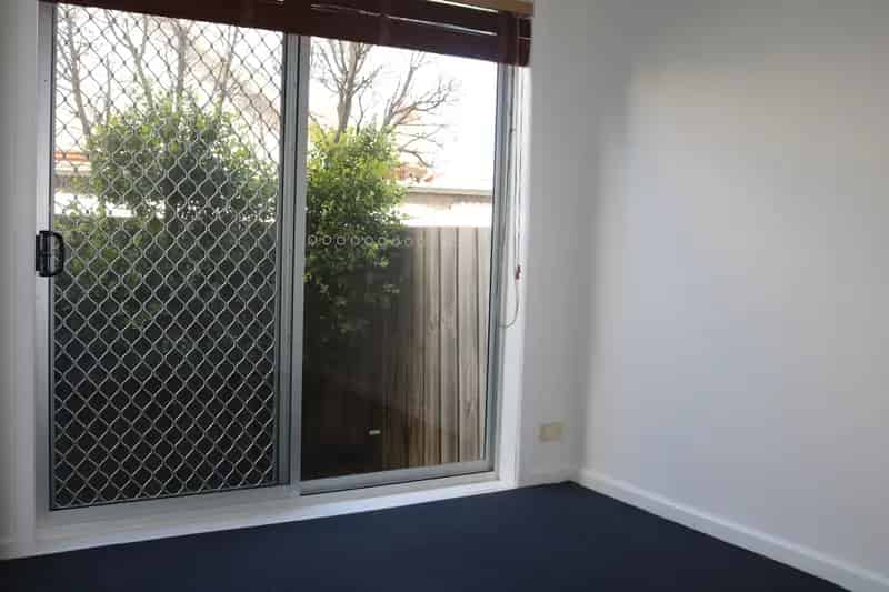 1 room apartment of 65 m² in Melbourne