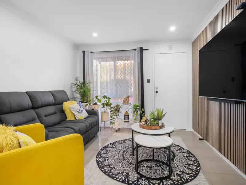 Modern elegance - Stand alone townhouse Ready to move in!