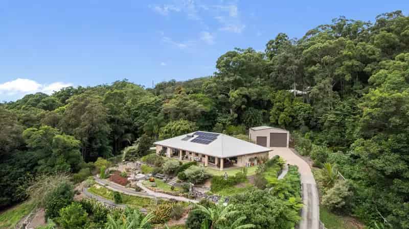 Acreage Retreat Designed for Space & Serenity with Hinterlands Views