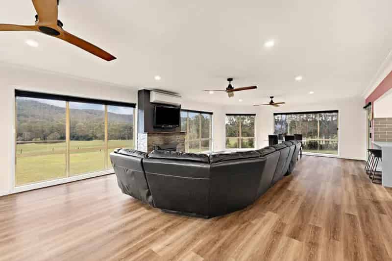 Rent rural property near Bulahdelah with stunning views and ample features