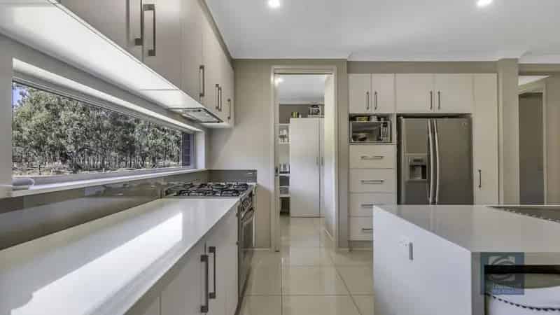 Rent rural property in Chelsworth Park with 4 bedrooms and bushland views