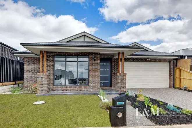 Elegant 4-Bedroom Family Home in Greenvale