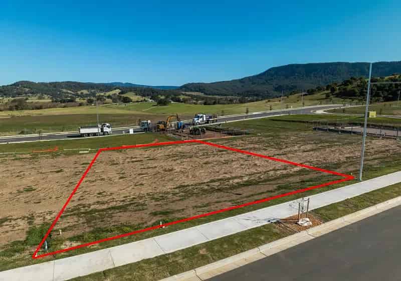 513m2 level block with 20m street frontage