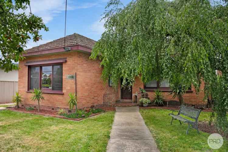 Original 1950's Brick Home on Huge 1,156m2 Lake Wendouree Allotment