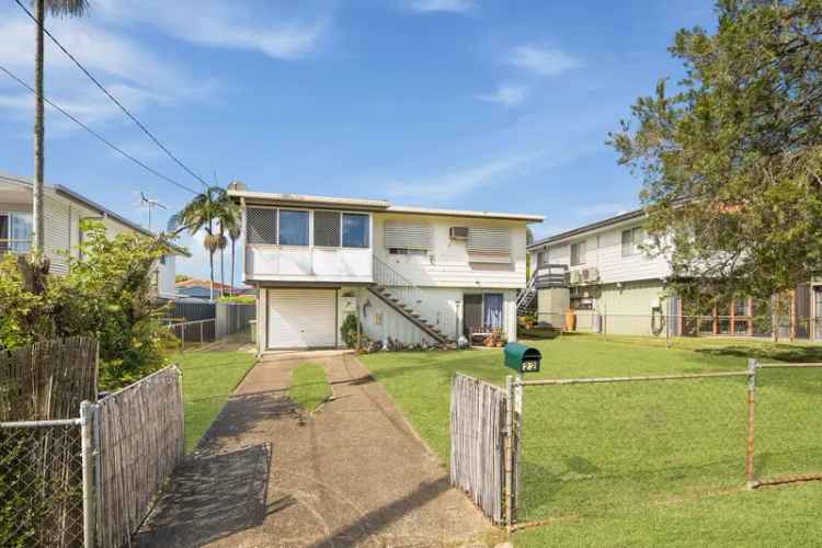 Renovate Buy House Kippa-Ring with Large Land and Triple Garage