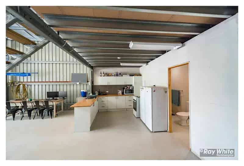 18m x 14.5m Powered Shed + House Pad on 1.24 Hectares of Land!