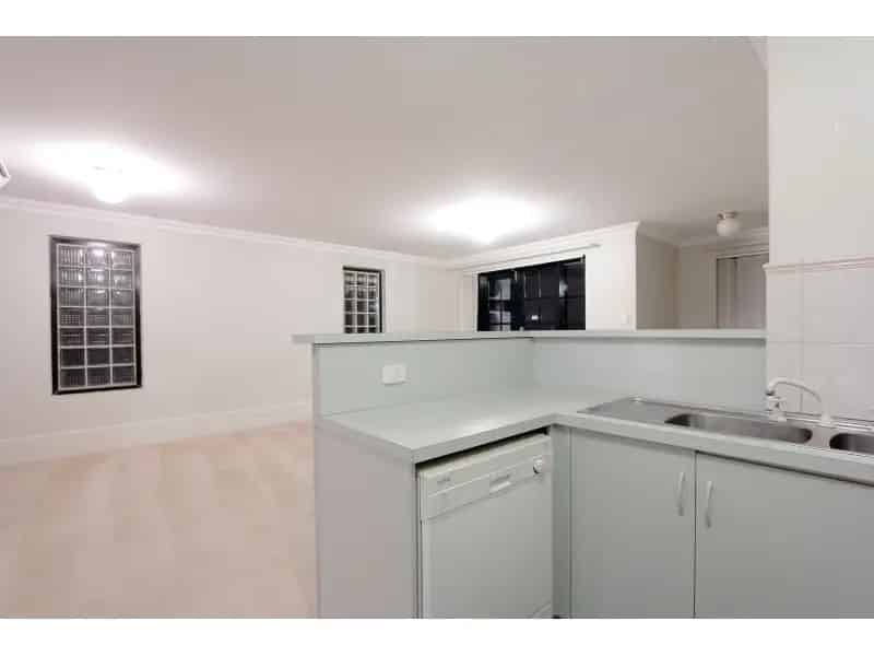 Charming City-Fringe Apartment With Prime Location