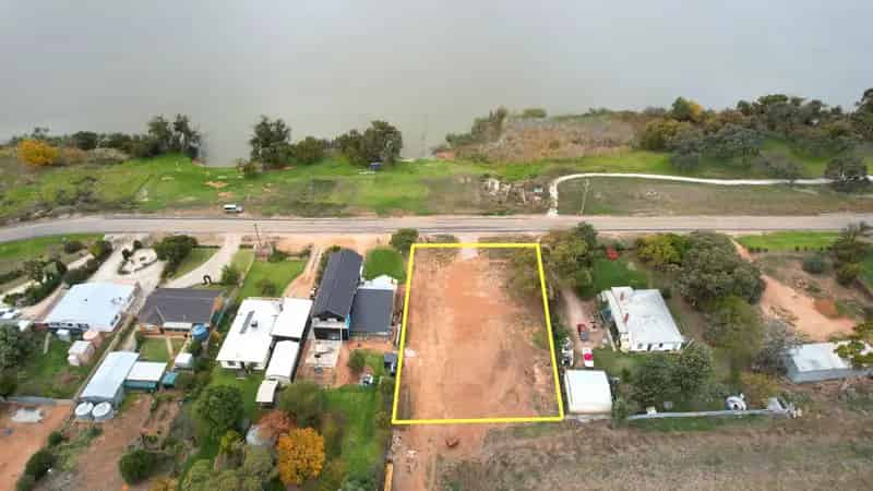 Buy land at Kangaroo Lake with breathtaking views and perfect positioning