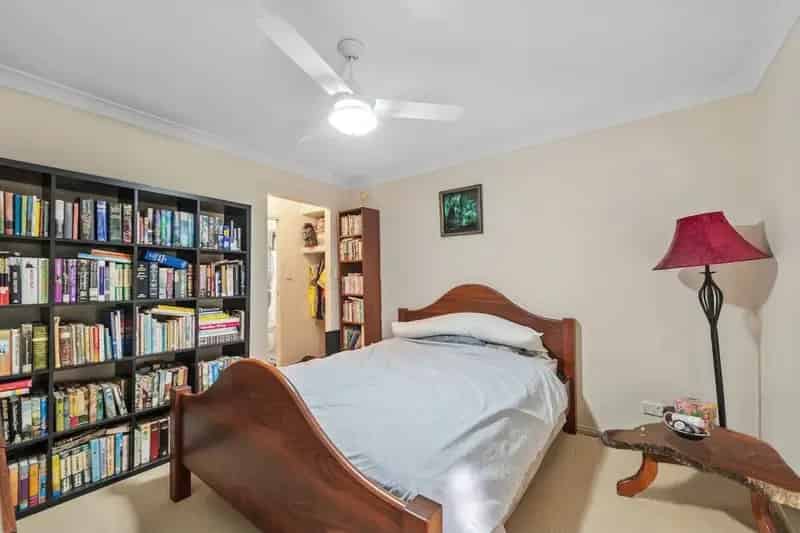 Charming 1-Bedroom Duplex: Peaceful Living in a Prime Location