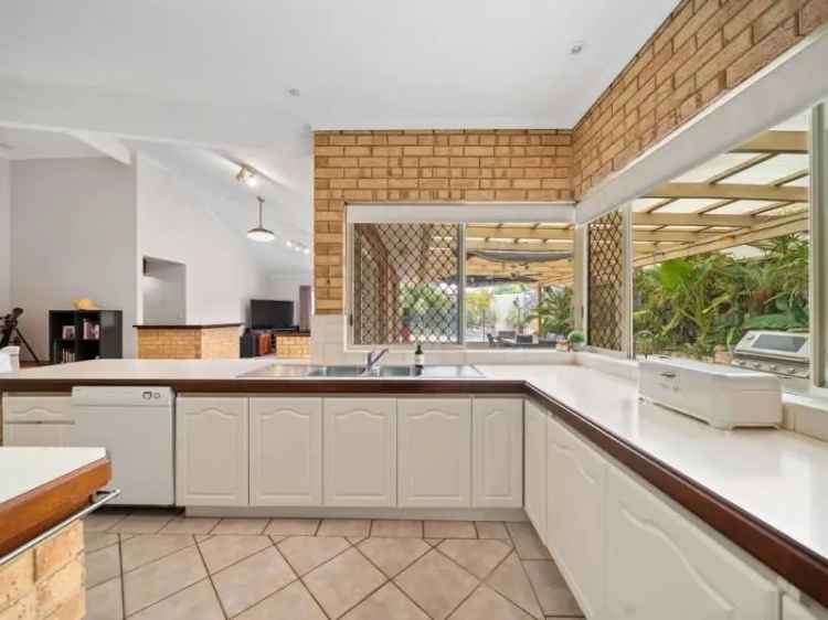 Luxury 4-Bedroom Home Near Flinders Park