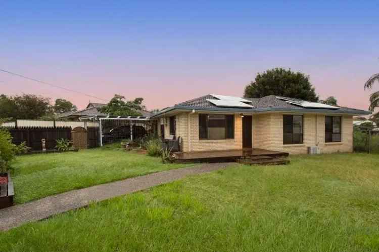 Buy 3 Bedroom House in Daisy Hill with Spacious Backyard and Patio