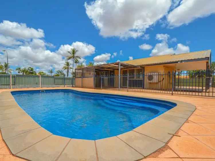 3 Bed 1 Bath Home Dual Access Large Block Pool