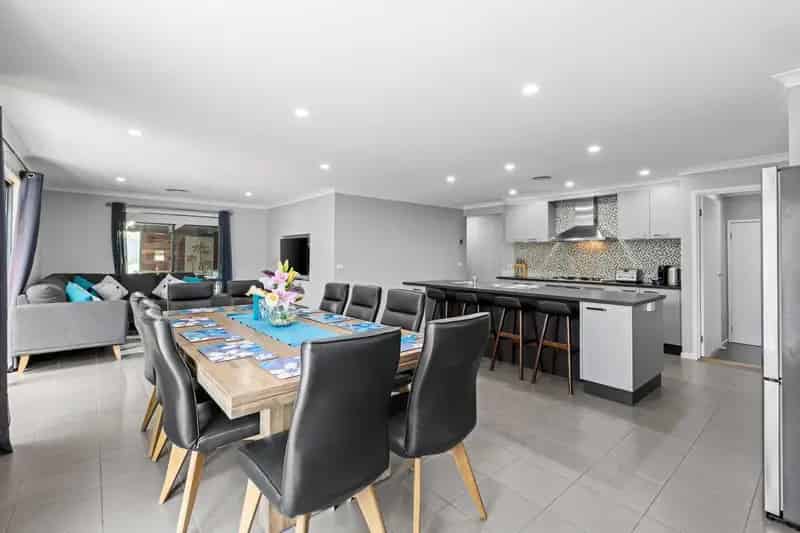 Buy Family Home with Pool in Attractive Neighbourhood