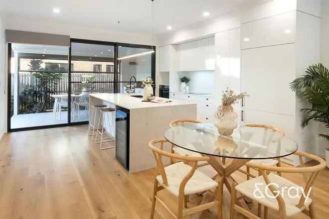 Luxury Clayfield Terrace - Modern Living, No Body Corporate