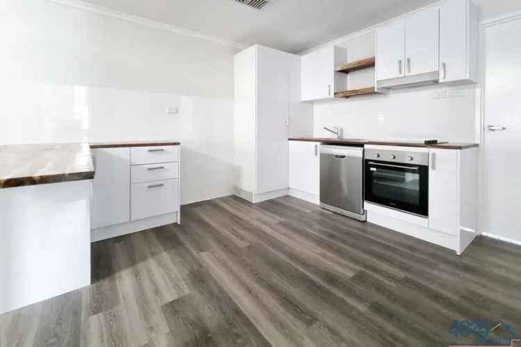 Stylish 3 bedroom newly renovated unit!