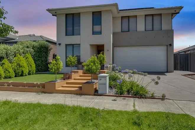 Beautiful Family Home in Heartland Estate Tarneit