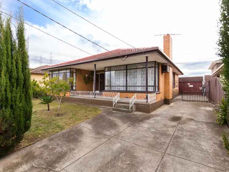 3 Bedroom House 36m2 Near Schools and Transport Melbourne