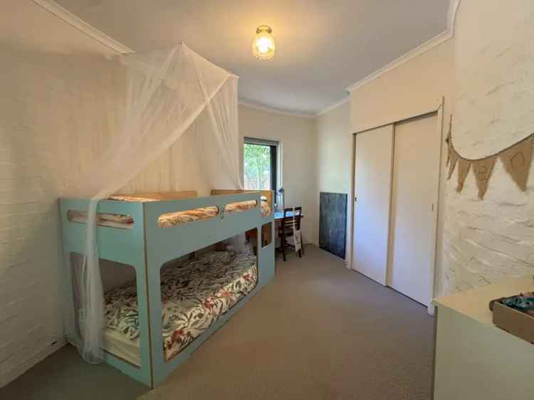 Gundaroo Village Family Home Peaceful Lifestyle Rural Views