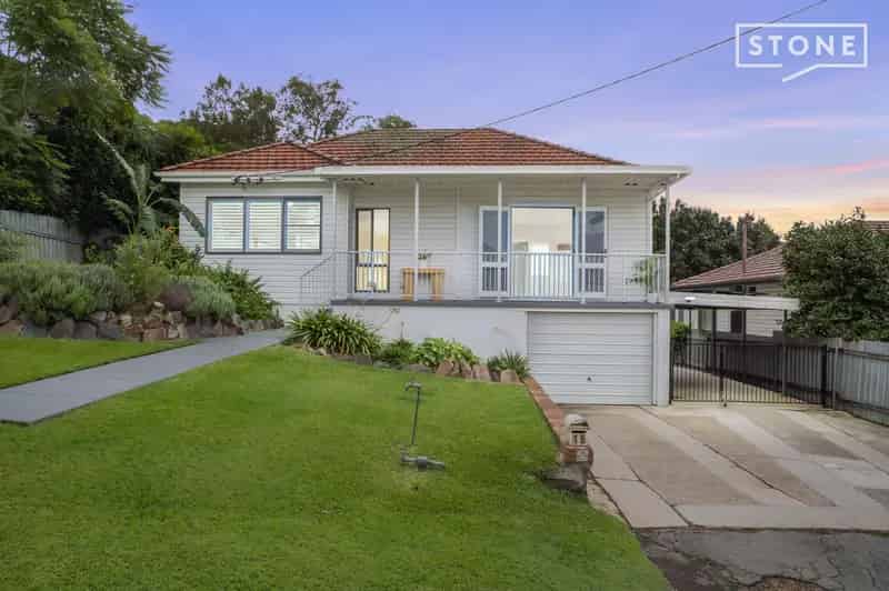 Real Estate For Sale - 15 Daydawn Avenue - Warners Bay , NSW