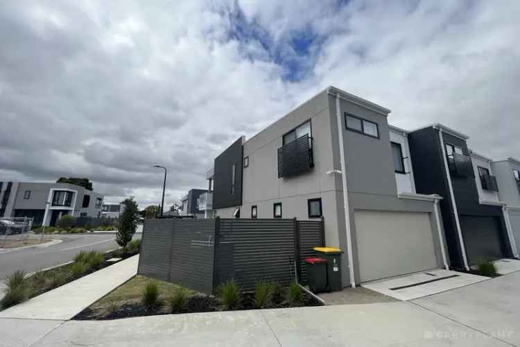 Luxury Townhouse in Parklife Doveton Estate - Brand New