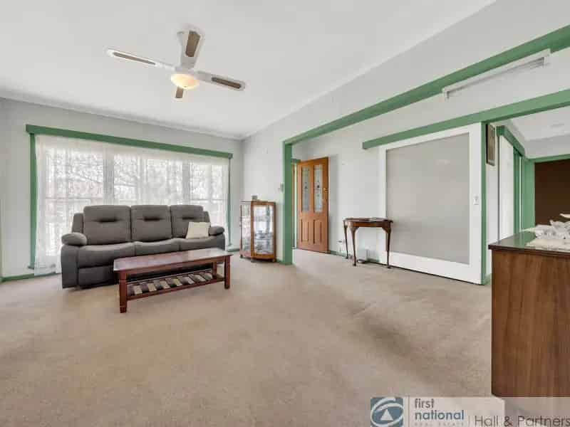 Buy House in Melbourne with 3 Bedrooms and Premium Features